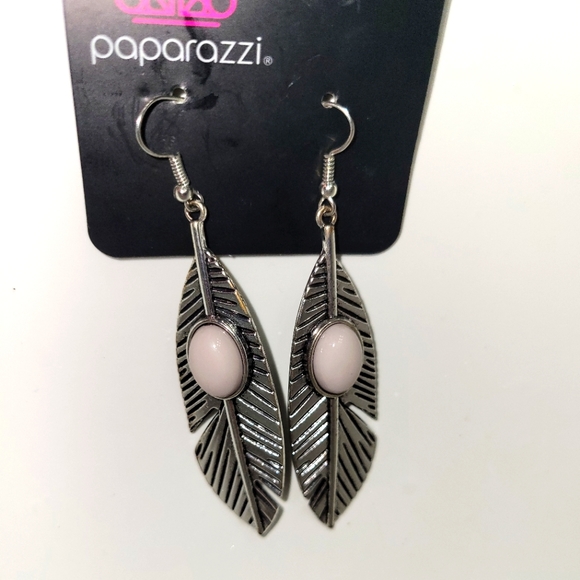 Paparazzi Feather earrings - Picture 1 of 3